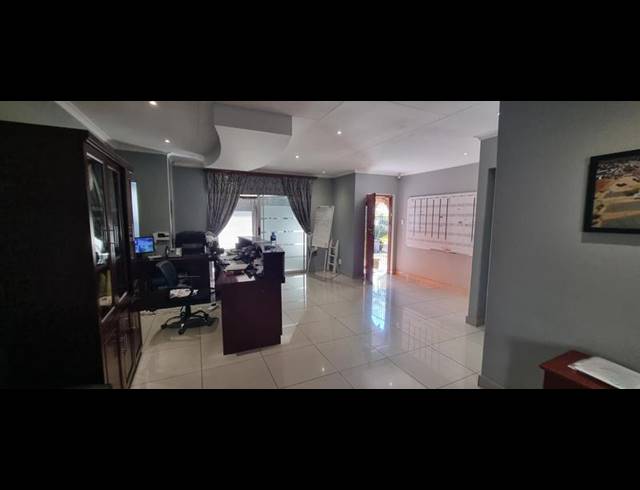 4 BEDROOM HOUSE FOR SALE IN ROOIHUISKRAAL